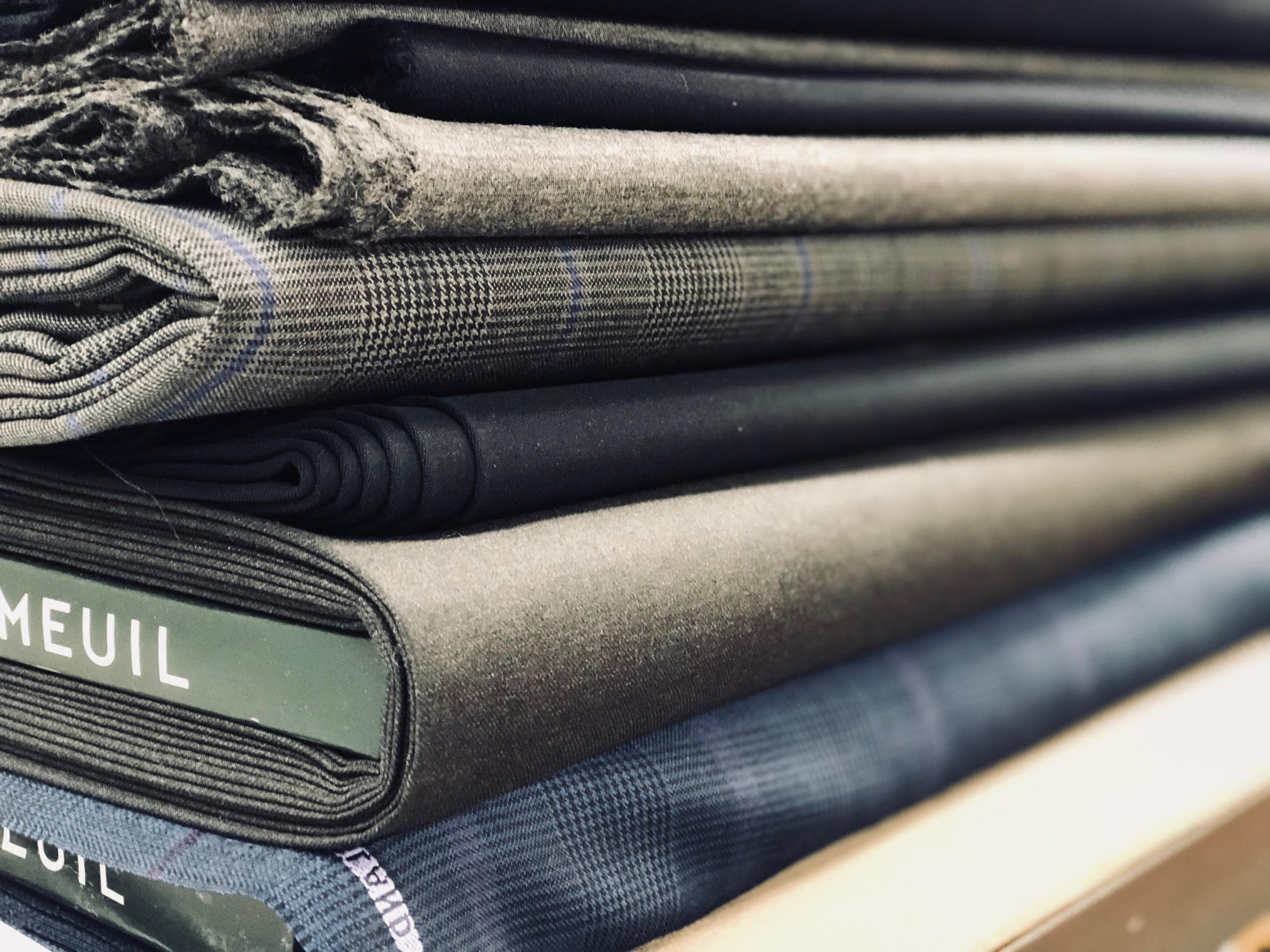 オーダースーツやシャツの生地仕入れのお手伝い～生地全般取り扱い